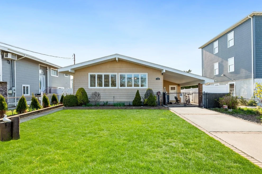 Unit for sale at 746 S Ocean Avenue, Hempstead, NY 11520