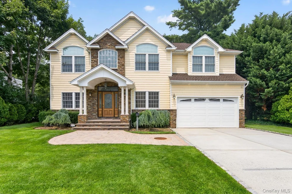 Unit for sale at 136 Circle Drive, North Hempstead, NY 11577