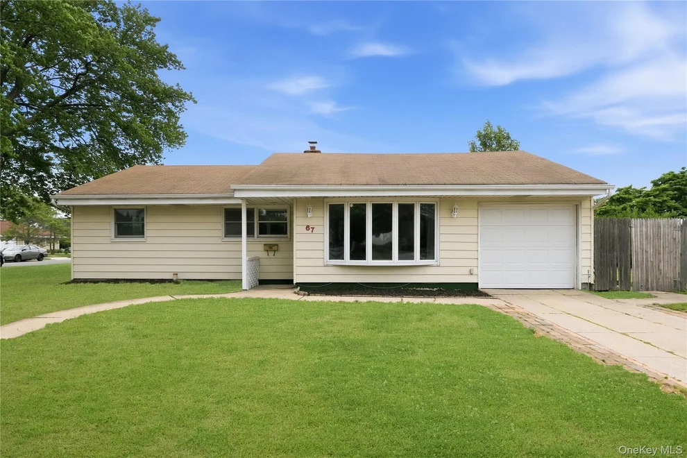 Unit for sale at 67 E End Avenue, Oyster Bay, NY 11801