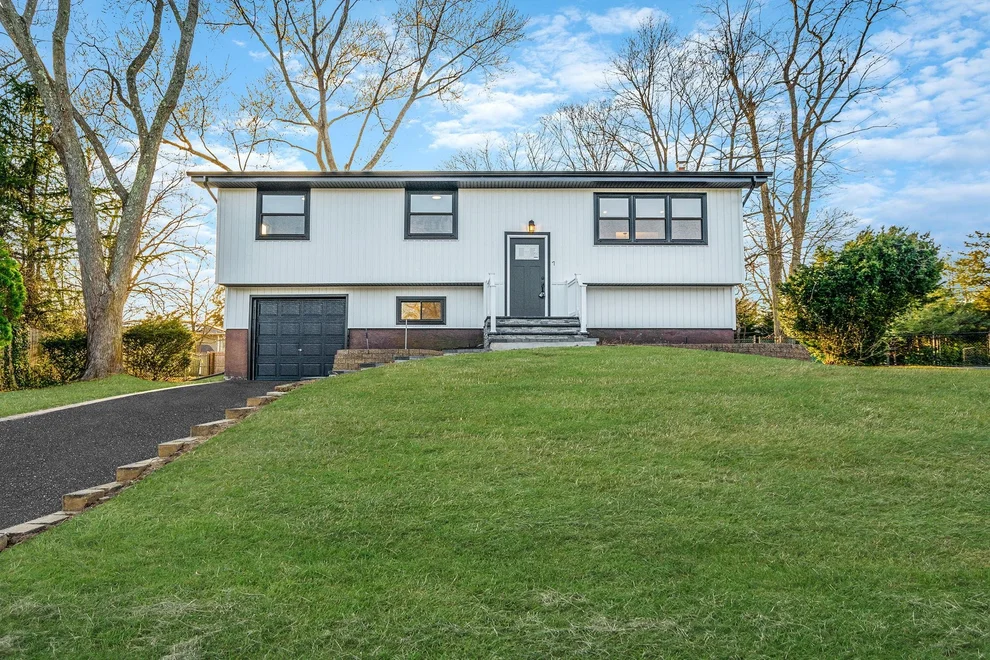 Unit for sale at 7 Henlee Court, Smithtown, NY 11787