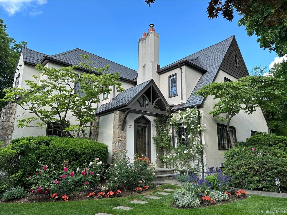 Unit for sale at 27 Huntington Avenue, Scarsdale, NY 10583