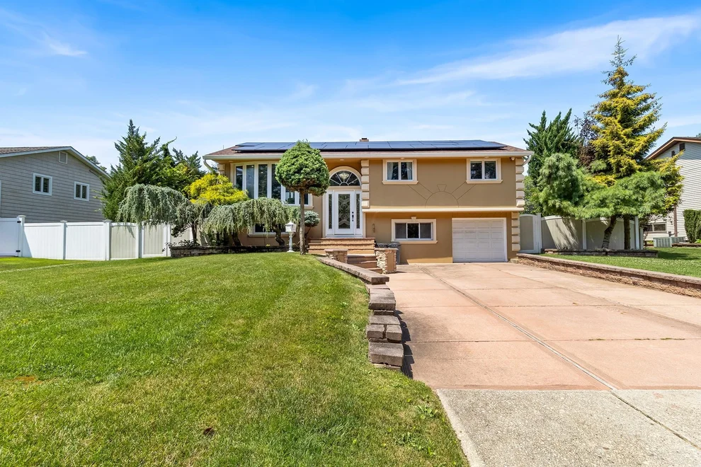 Unit for sale at 184 Overlook Drive, Islip, NY 11730