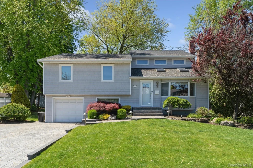 Unit for sale at 7 Greenacre Court, Oyster Bay, NY 11791