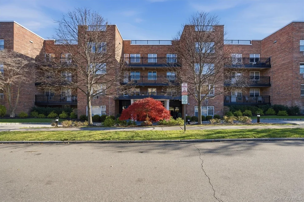 Unit for sale at 25 Chapel Pl., North Hempstead, NY 11021