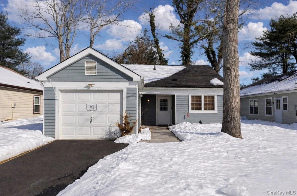 Unit for sale at 206 Belfast Lane, Brookhaven, NY 11961