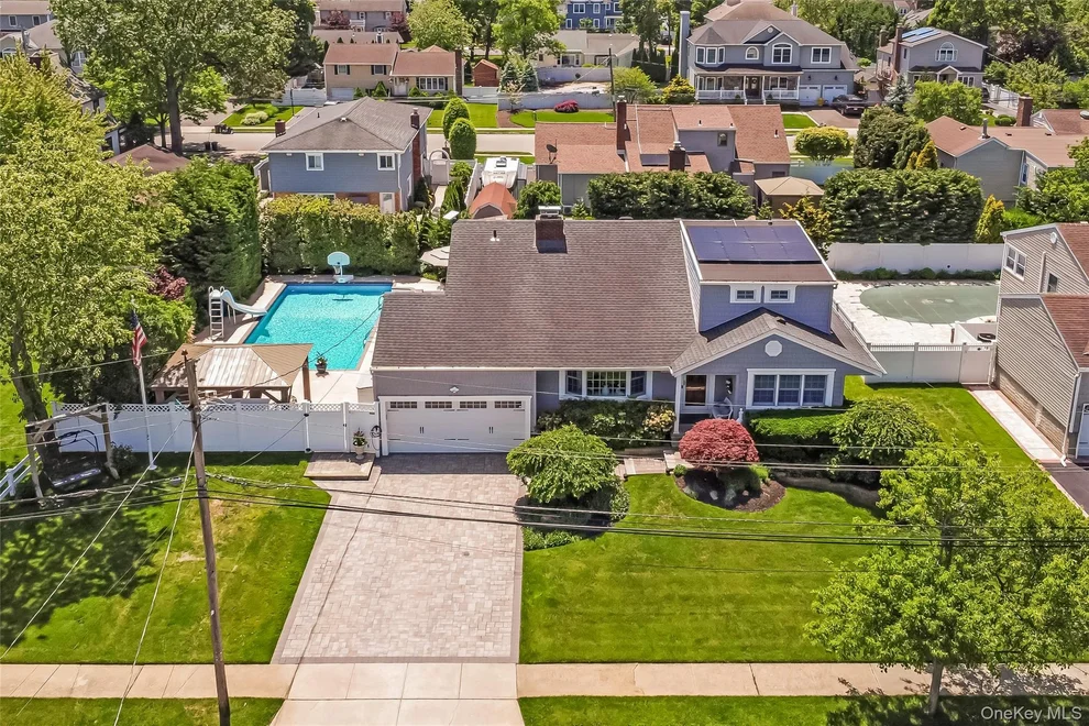 Unit for sale at 9 W Orlando Street, Oyster Bay, NY 11758