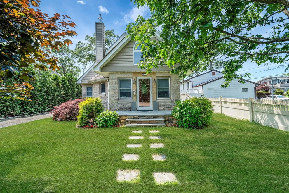 Unit for sale at 246 Cadman Avenue, Babylon, NY 11702