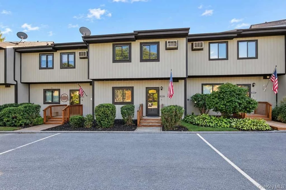 Unit for sale at 6103 Chelsea Cove N, Beekman, NY 12533