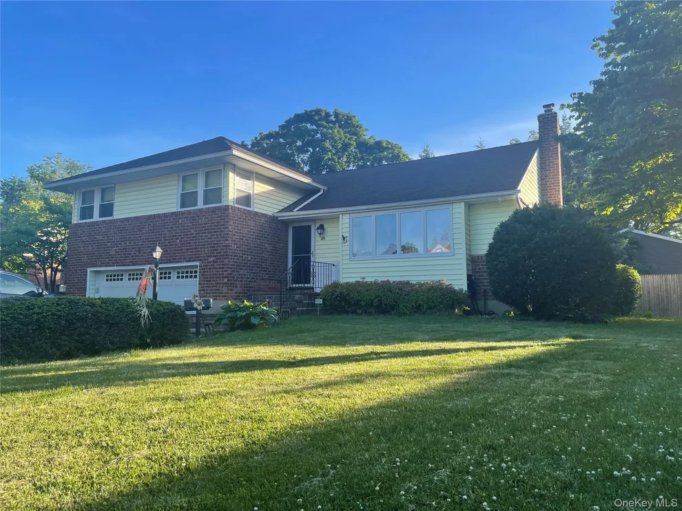 Unit for sale at 25 Reed Lane, North Hempstead, NY 11590