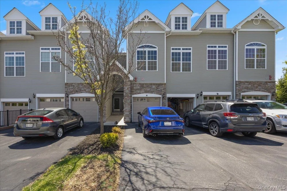 Unit for sale at 1707 Hawthorn Way, New Windsor, NY 12553