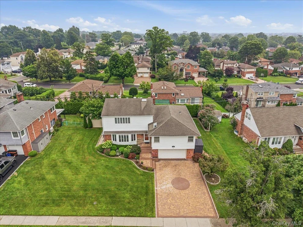 Unit for sale at 34 Duke Drive, North Hempstead, NY 11040