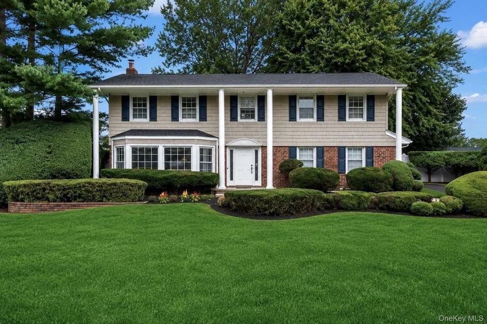 Unit for sale at 2 Cori Lane, Huntington, NY 11731