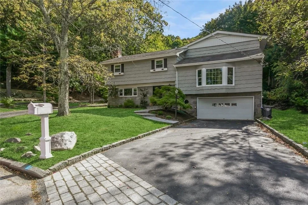 Unit for sale at 10 Cayuga Lane, Greenburgh, NY 10533