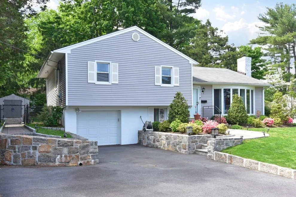Unit for sale at 14 Edgewood Road, Greenburgh, NY 10530