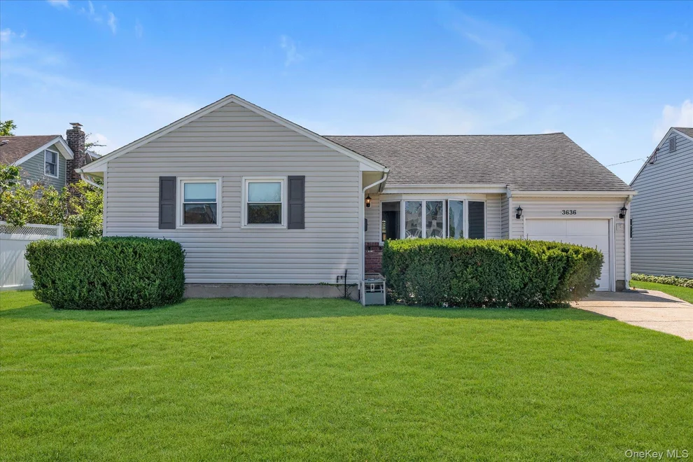 Unit for sale at 3636 Farmranch Road S, Hempstead, NY 11714
