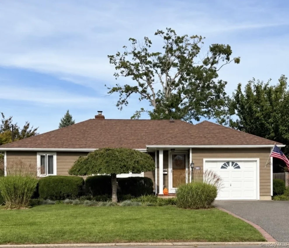 Unit for sale at 380 N Clinton Avenue, Babylon, NY 11757