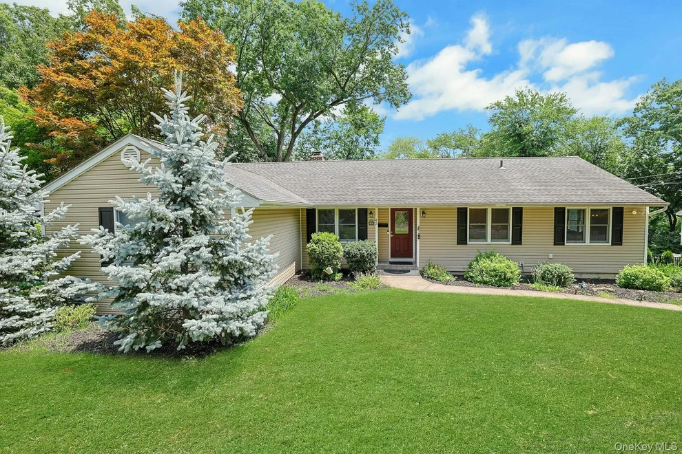 Unit for sale at 42 Briarwood Drive, Clarkstown, NY 10956