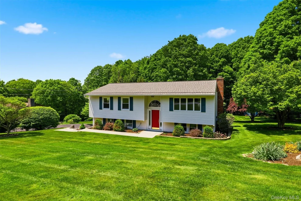 Unit for sale at 9 Wagon Trail Road, Beekman, NY 12582
