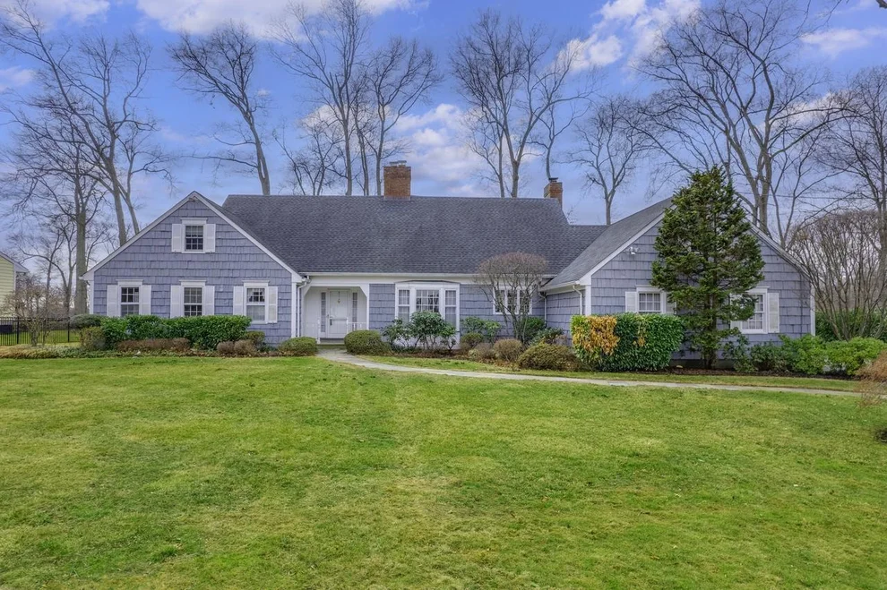 Unit for sale at 25 Carriage House Lane, Mamaroneck, NY 10543