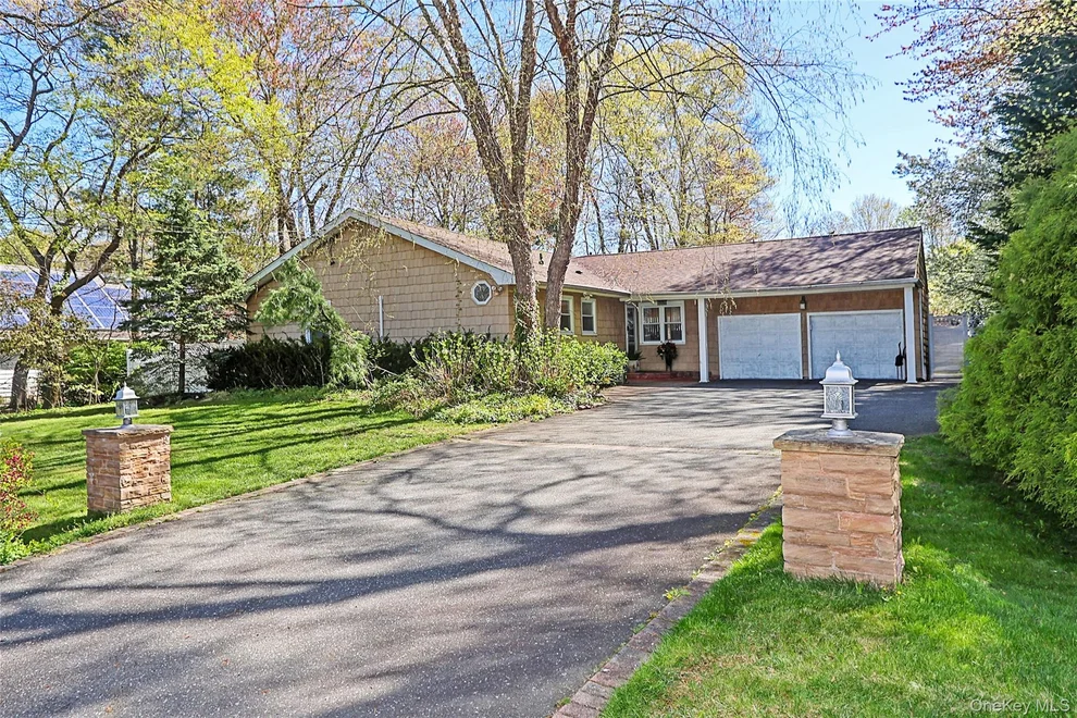 Unit for sale at 395 Ridgefield Road, Islip, NY 11788