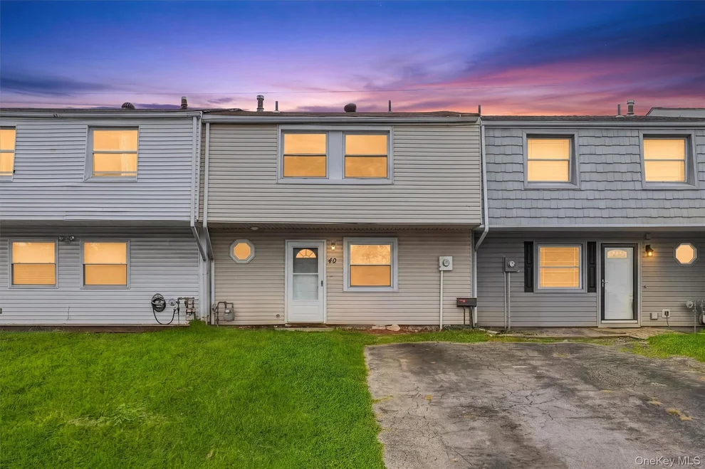 Unit for sale at 40 Silo Lane, Wallkill, NY 10940