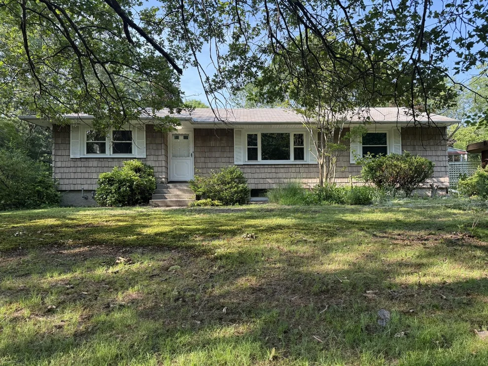 Unit for sale at 11 Vose Place, Huntington, NY 11743