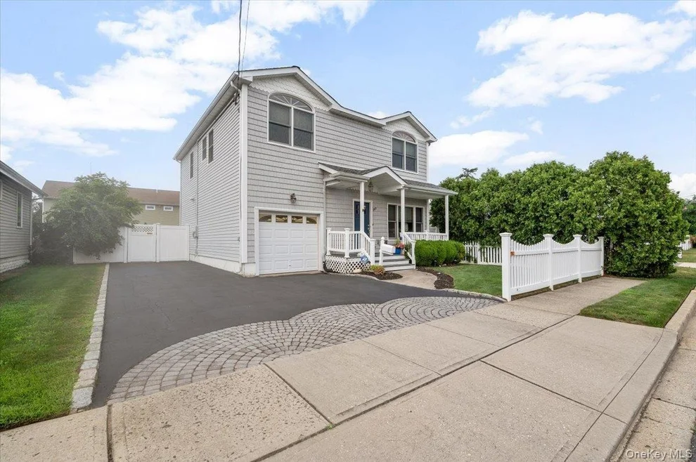 Unit for sale at 189 N Windhorst Avenue, Oyster Bay, NY 11714