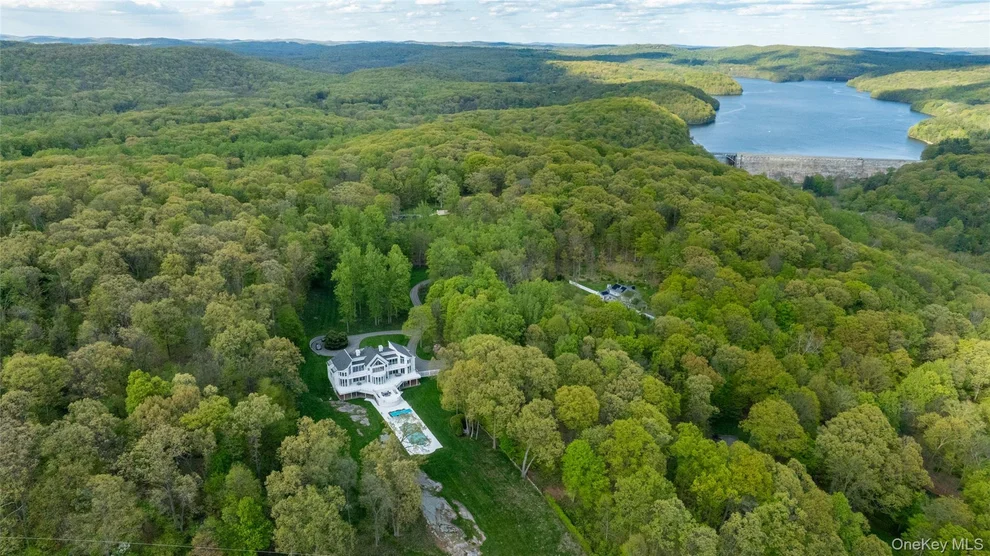 Unit for sale at 18 Bramblebush Road, Cortlandt, NY 10520