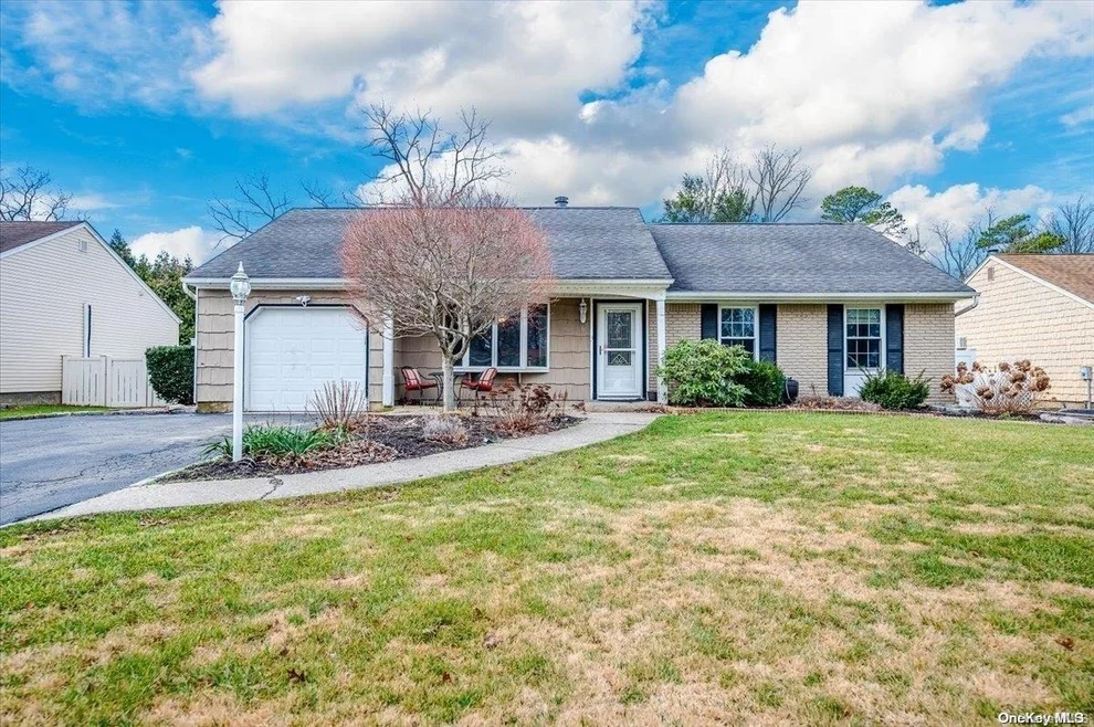 Unit for sale at 6 Barrett Court, Smithtown, NY 11767