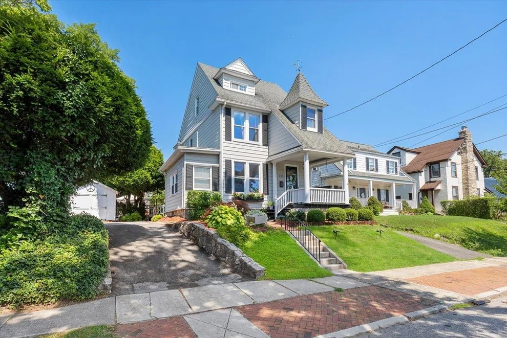 Unit for sale at 227 Westchester Avenue, Yonkers, NY 10707