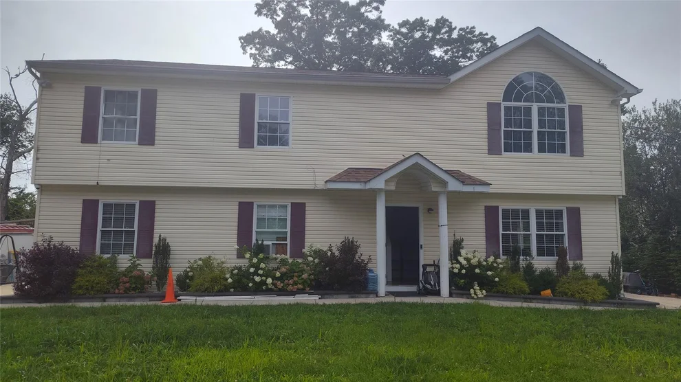 Unit for sale at 6 Cedar Street, Babylon, NY 11798