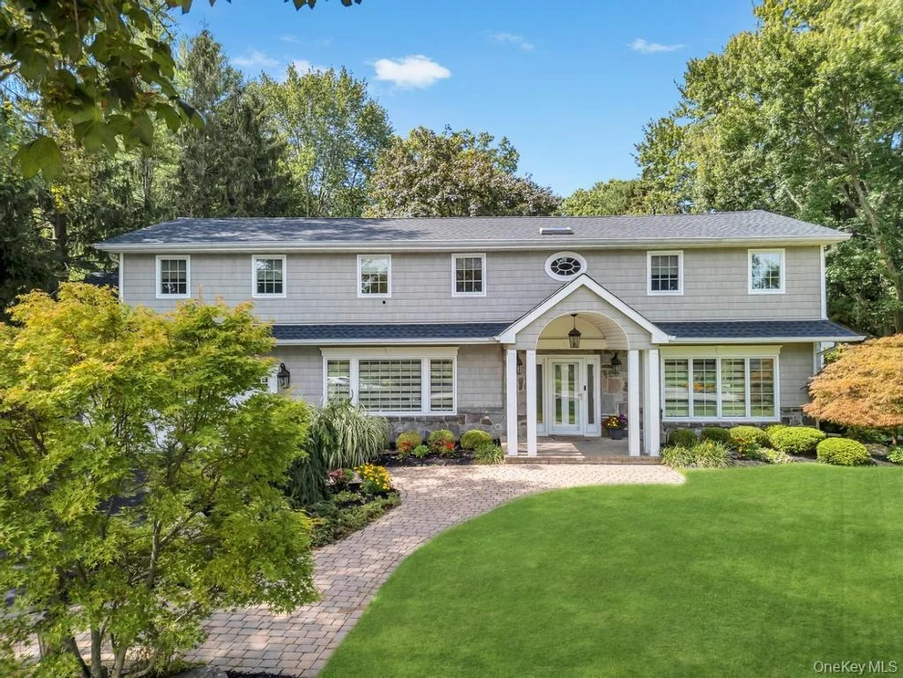 Unit for sale at 40 Somerset Place, Oyster Bay, NY 11791