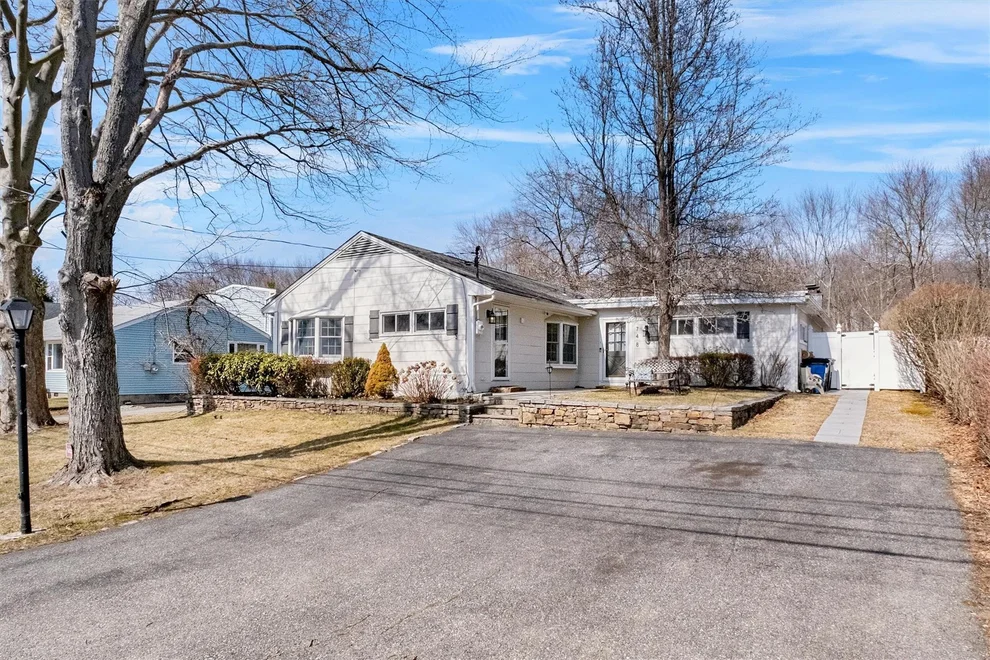 Unit for sale at 748 Locksley Road, Yorktown, NY 10598