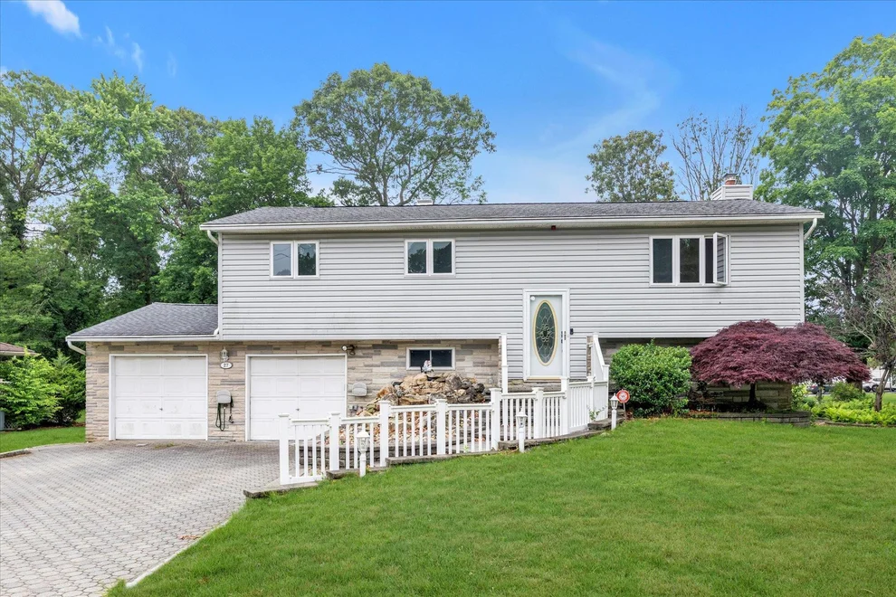 Unit for sale at 27 Heron Lane, Huntington, NY 11725