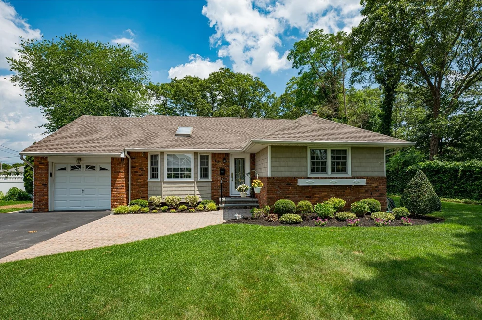 Unit for sale at 24 Thistle Lane, Smithtown, NY 11754
