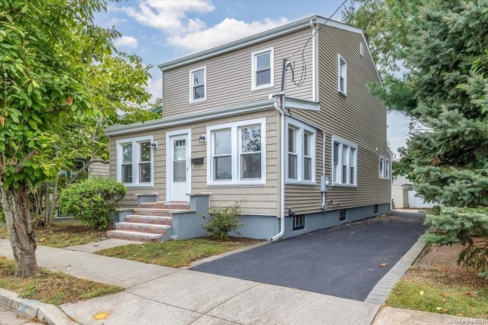 Unit for sale at 187 Plainview Road, Oyster Bay, NY 11801