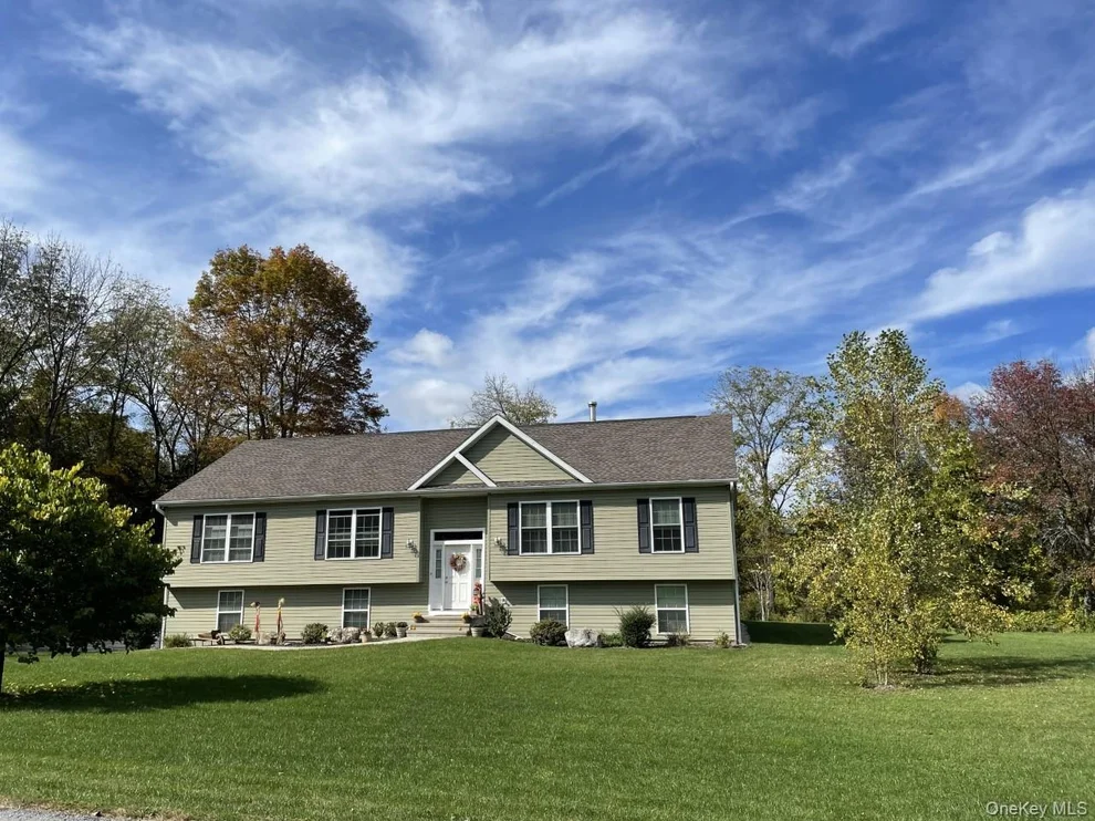 Unit for sale at 34 Palmer Circle, Beekman, NY 12570