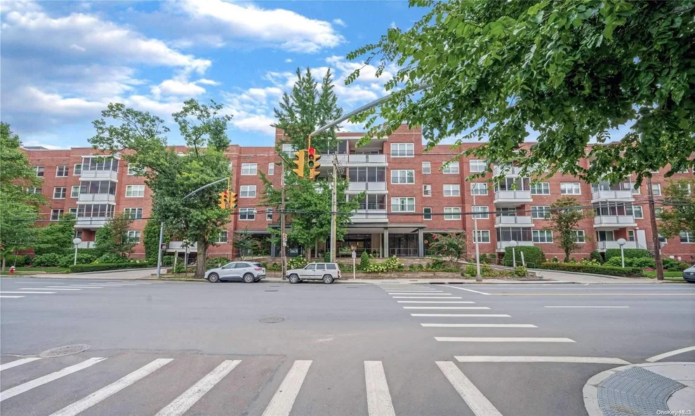 Unit for sale at 1 Kensington, North Hempstead, NY 11021