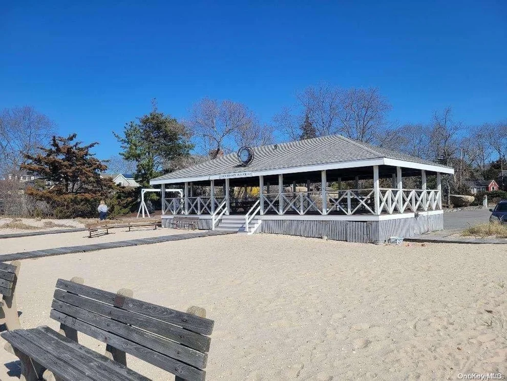 Unit for sale at 823 Noyack Road, Southampton, NY 11968