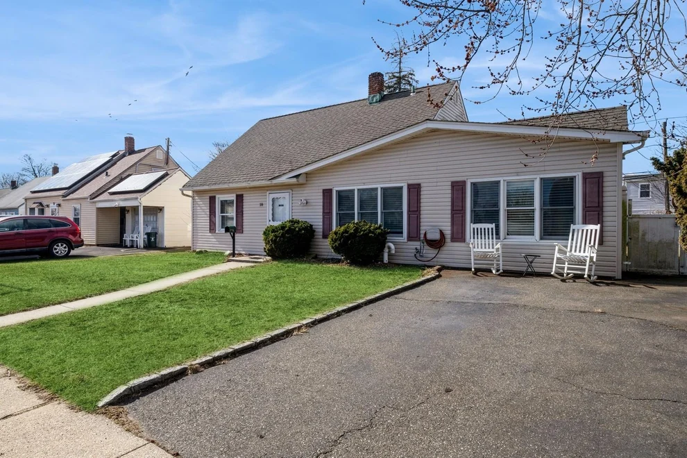 Unit for sale at 18 Surrey Lane, Hempstead, NY 11756