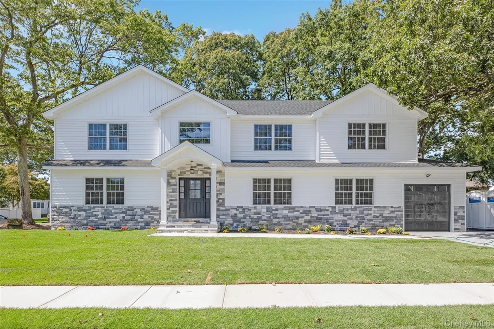 Unit for sale at 104 Grand Boulevard, Oyster Bay, NY 11762