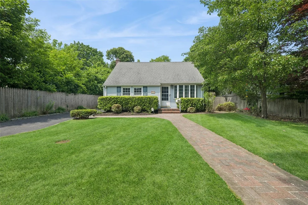 Unit for sale at 15 W Hemlock Street, Islip, NY 11751