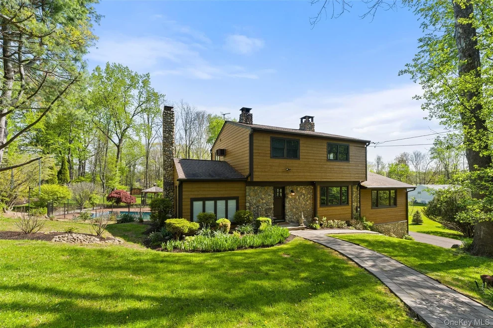 Unit for sale at 241 Chapel Hill Road, Lloyd, NY 12528