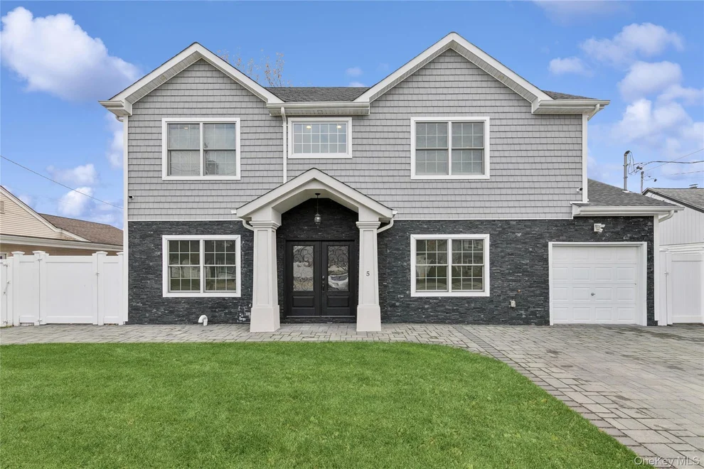 Unit for sale at 5 Vernon Street, Oyster Bay, NY 11803