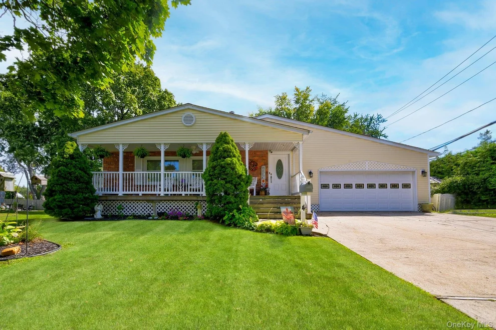Unit for sale at 4 E Hill Drive, Smithtown, NY 11787
