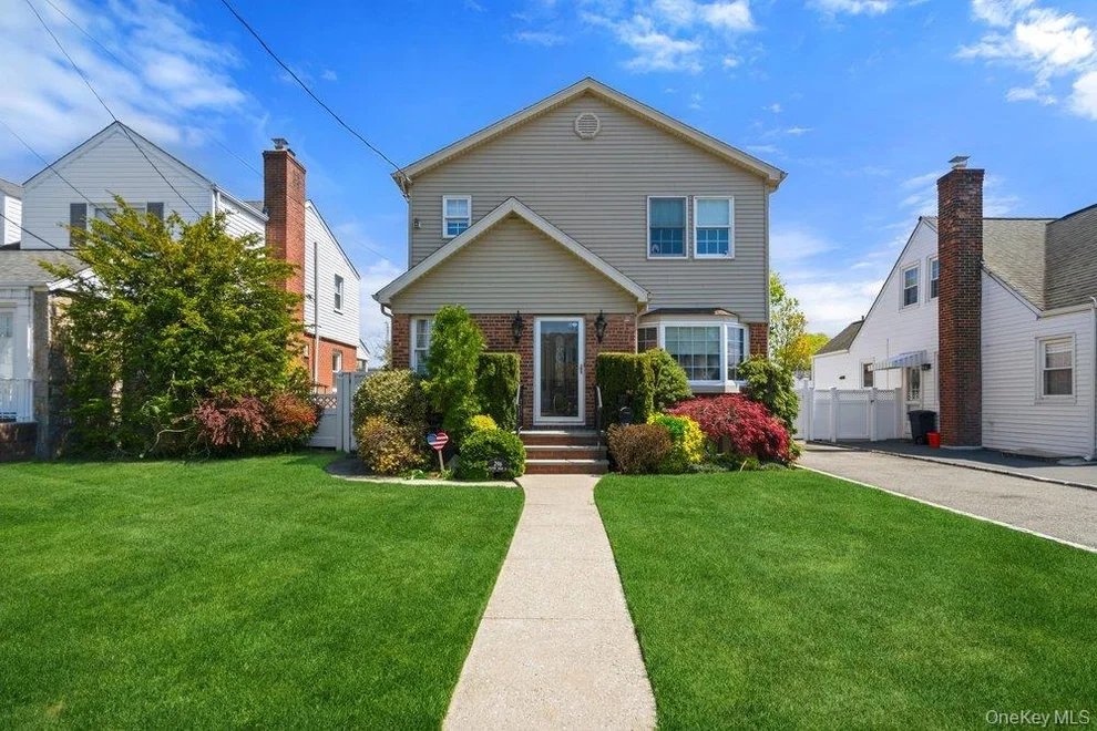 Unit for sale at 296 Euston Road S, Hempstead, NY 11530