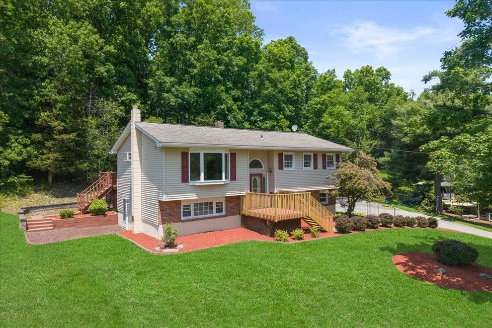 Unit for sale at 15 Mari Road, Chester Town, NY 10918
