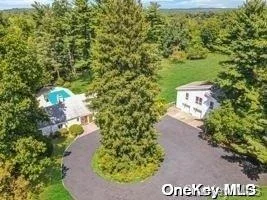 Unit for sale at 19 I U Willets Road, North Hempstead, NY 11568