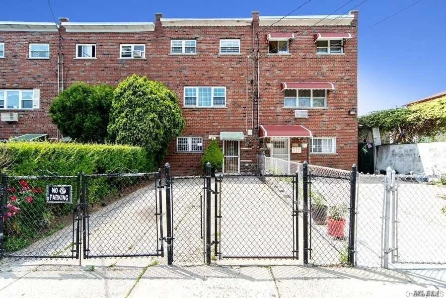 Unit for sale at 3759 Bronxwood Avenue, New York, NY 10469