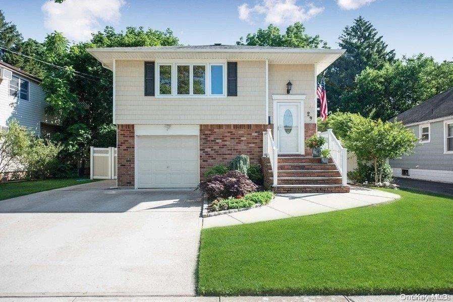 Unit for sale at 29 Beechwood Street, Oyster Bay, NY 11735